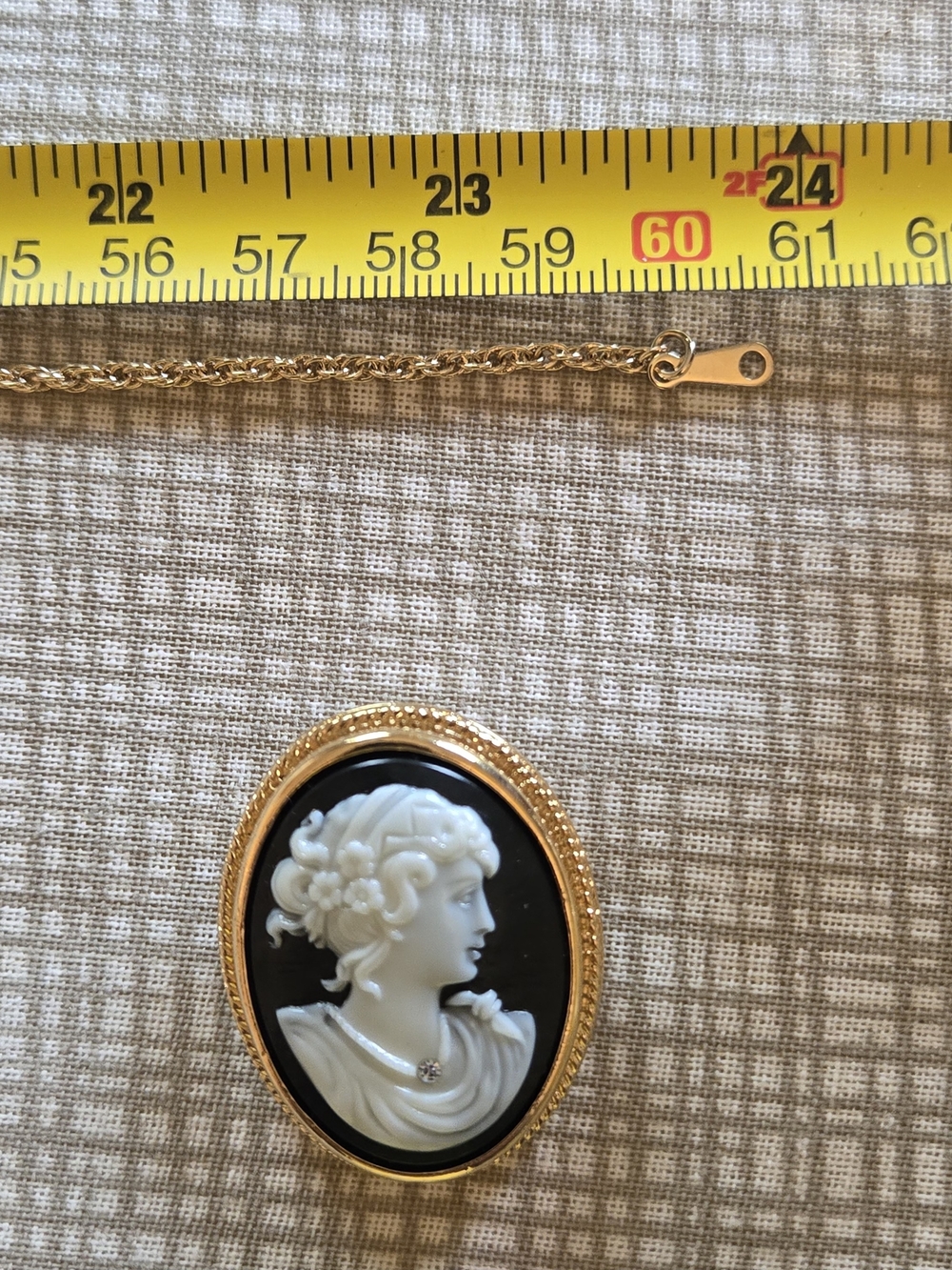 Vintage Cameo Necklace, brooch. 24" Chain - Picture 8 of 9